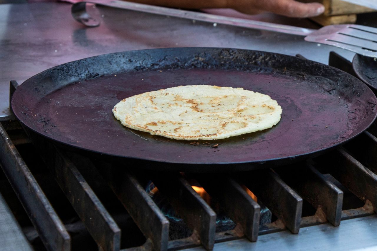 El comal para tortillas: el utensilio de los expertos para calentarlas